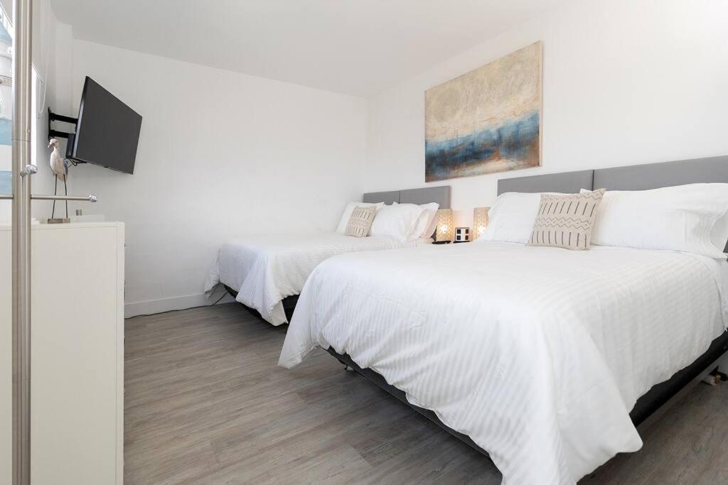 Stunning & Spacious Resort-Style Condo Across From Beach! Miami Beach Esterno foto